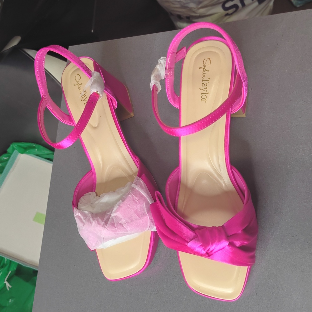 Shoe's - Picture 6 of 12